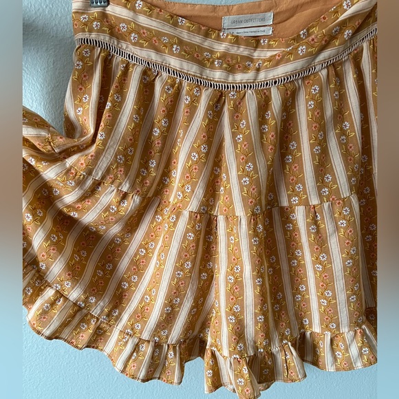 Urban Outfitters Prairie Ruffle Shorts  Boho Floral/Stripe Mix Print Size S EUC - Picture 4 of 8